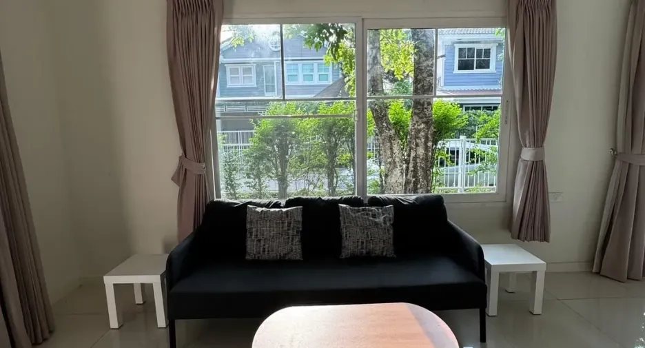 Casa en alquiler de 3 habitaciones en Bang Phli, Samut Prakan