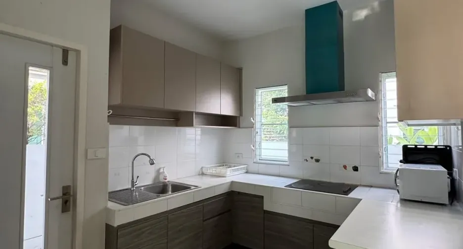 Casa en alquiler de 3 habitaciones en Bang Phli, Samut Prakan