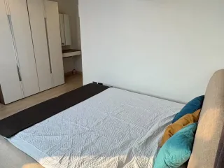 Condo en alquiler de 3 habitaciones en Huai Khwang, Bangkok