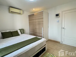 Condo en alquiler de 3 habitaciones en Huai Khwang, Bangkok