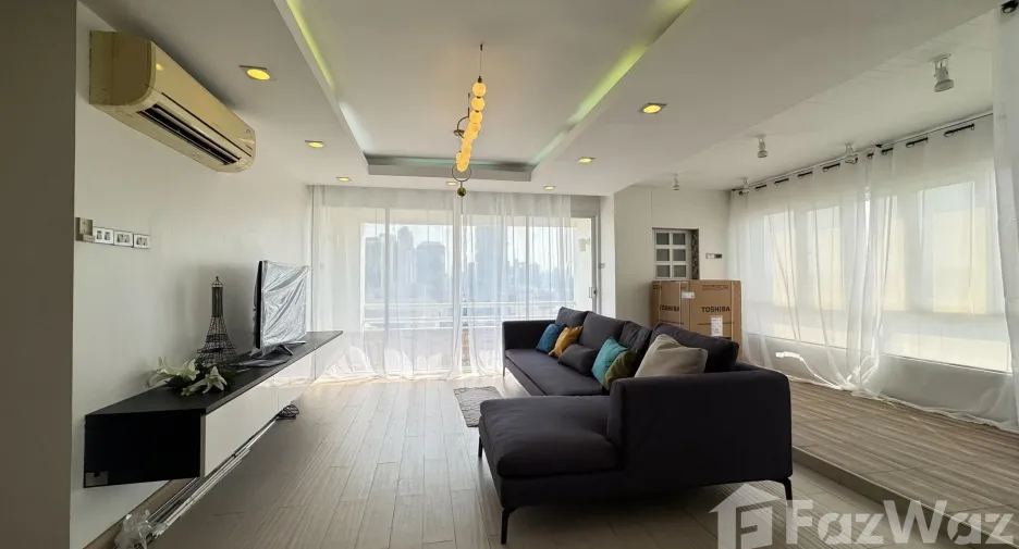 For rent 3 ベッドルーム condo in Huai Khwang, Bangkok