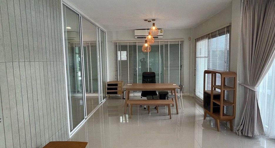 Casa en alquiler de 3 habitaciones en Khan Na Yao, Bangkok