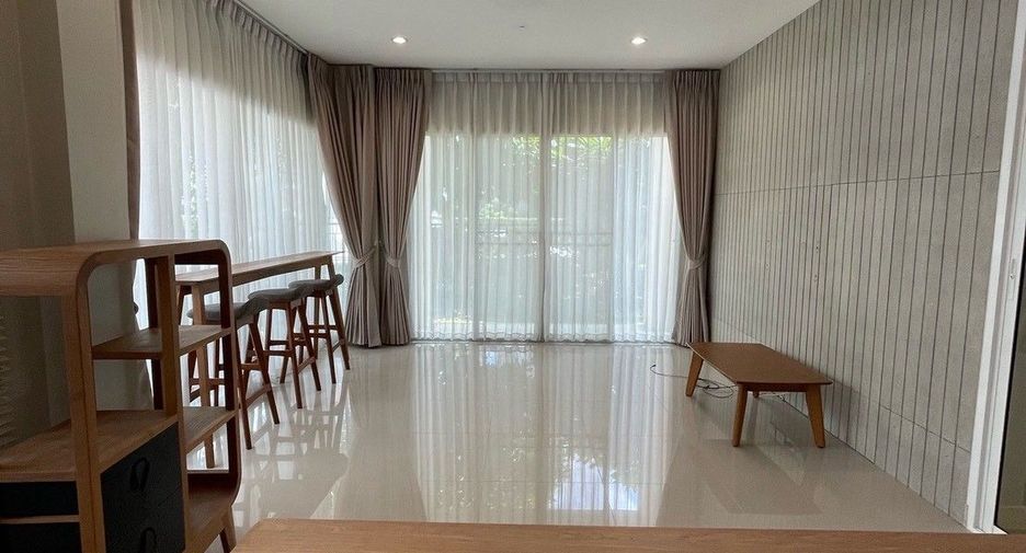 Casa en alquiler de 3 habitaciones en Khan Na Yao, Bangkok