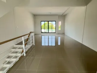 出租 3 卧室 商业空间 在 Bang Sao Thong, Samut Prakan