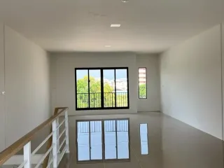 出租 3 卧室 商业空间 在 Bang Sao Thong, Samut Prakan