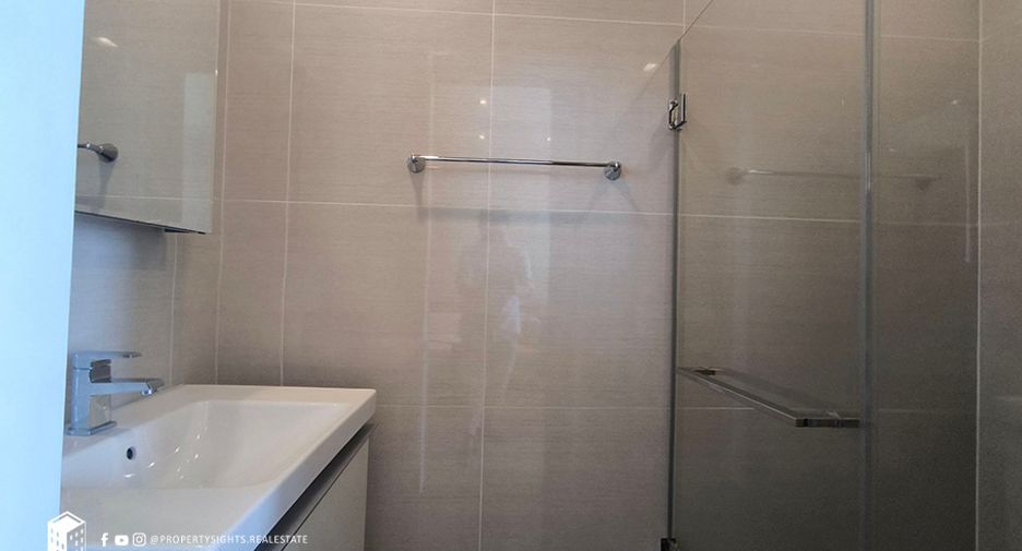 For sale 1 bed condo in Khlong Toei, Bangkok