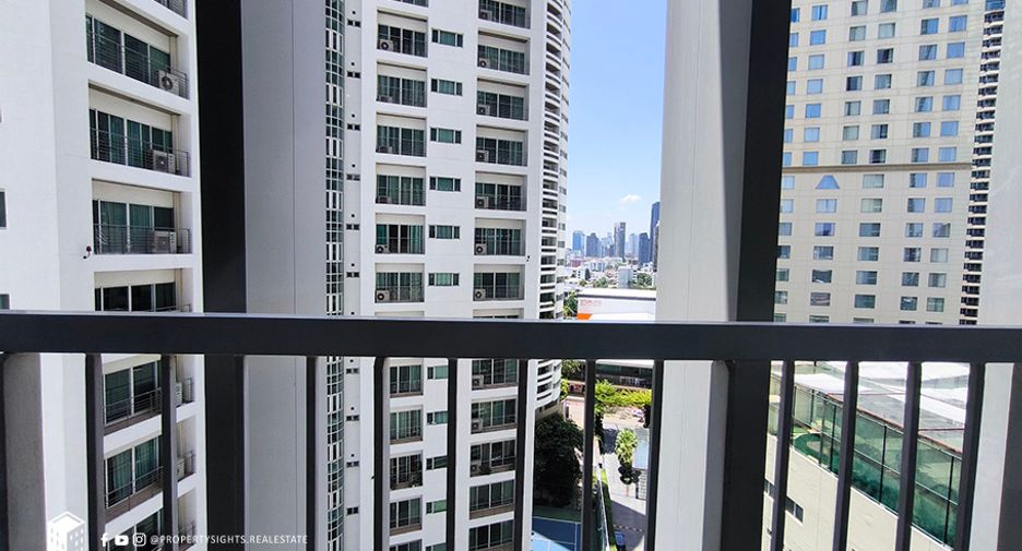 For sale 1 bed condo in Khlong Toei, Bangkok