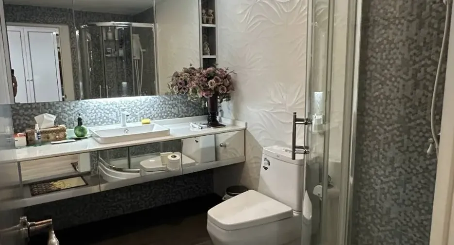 For rent 2 bedrooms condo in Huai Khwang, Bangkok