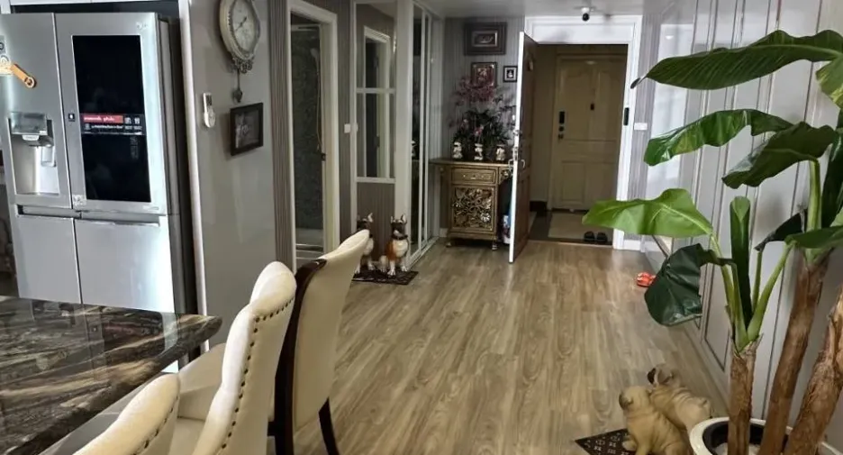 For rent 2 bedrooms condo in Huai Khwang, Bangkok