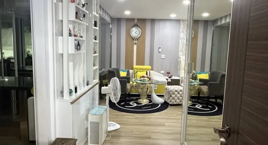 For rent 2 bedrooms condo in Huai Khwang, Bangkok