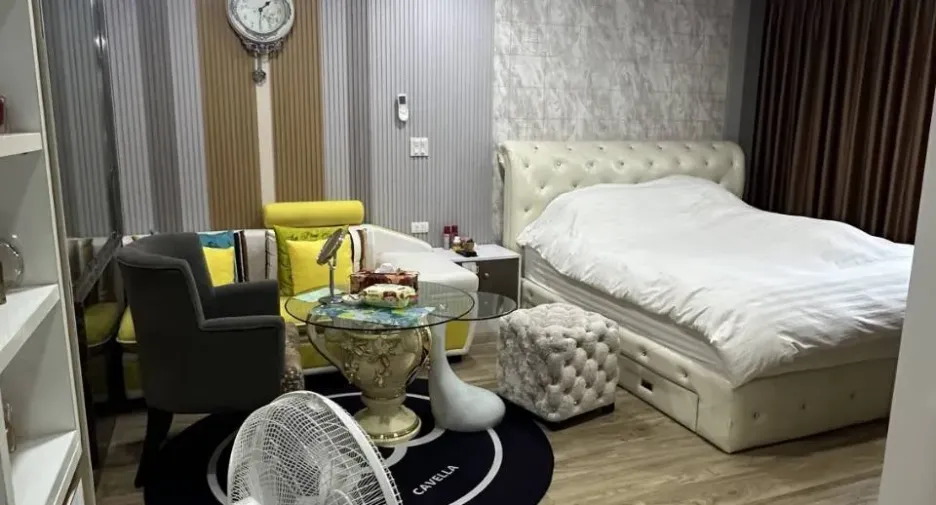 For rent 2 bedrooms condo in Huai Khwang, Bangkok