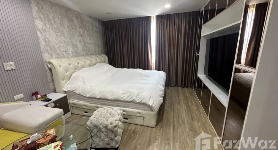 For rent 2 bedrooms condo in Huai Khwang, Bangkok