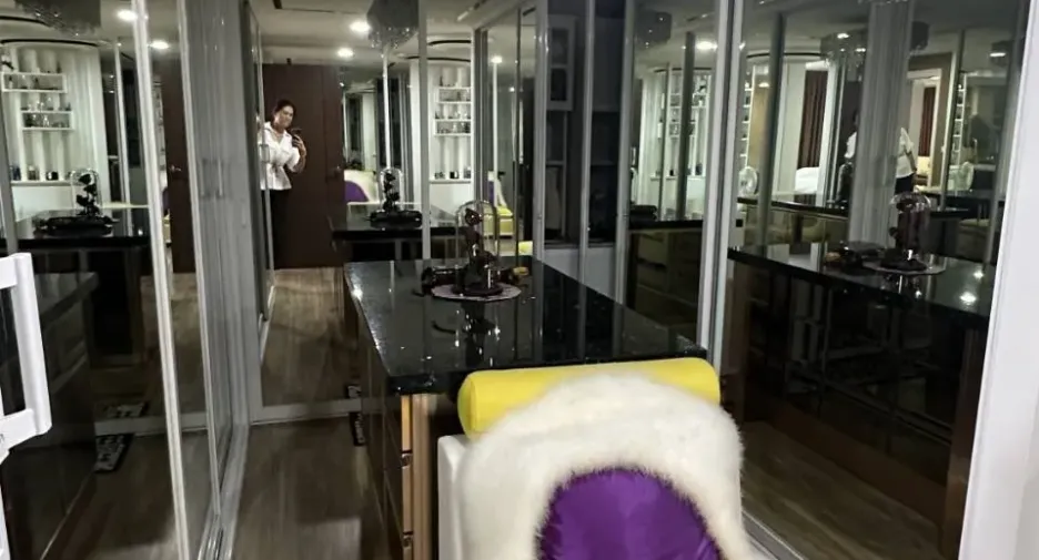 For rent 2 bedrooms condo in Huai Khwang, Bangkok
