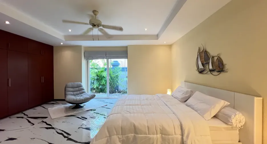 For rent and for sale 4 bedrooms house in Bang Lamung, Chonburi
