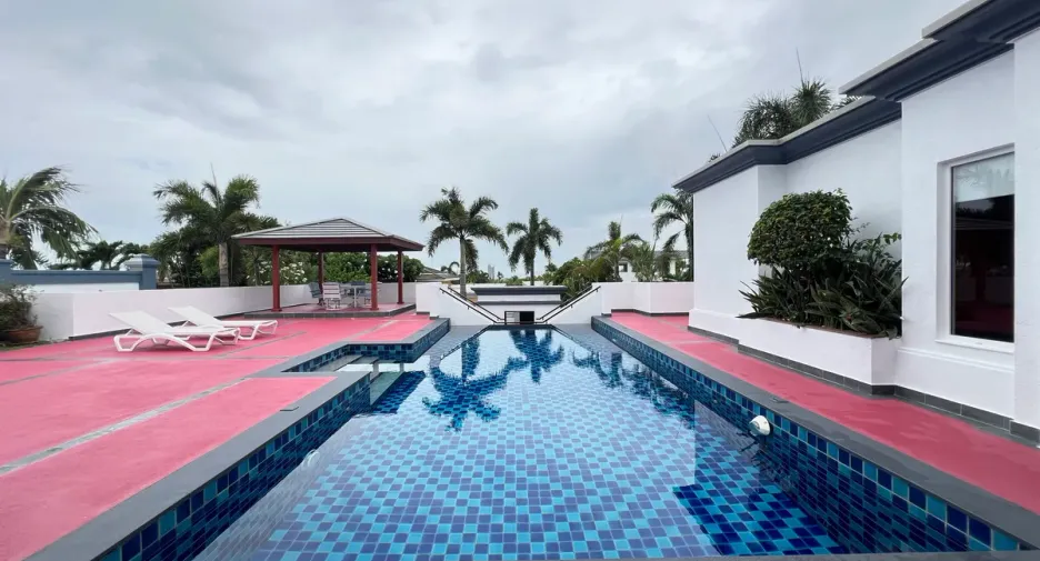 For rent and for sale 4 bedrooms house in Bang Lamung, Chonburi