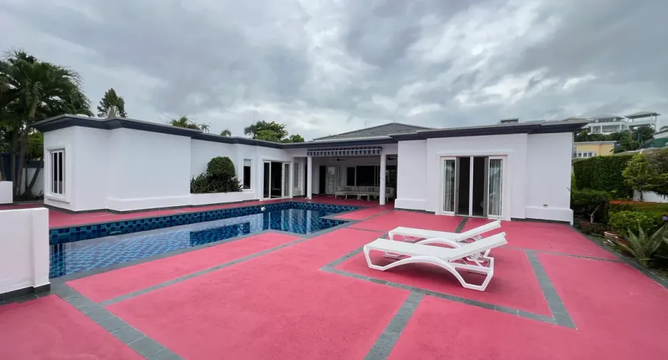 For rent and for sale 4 bedrooms house in Bang Lamung, Chonburi