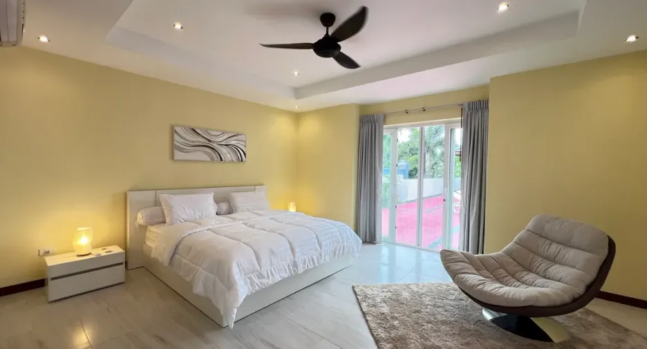 For rent and for sale 4 bedrooms house in Bang Lamung, Chonburi