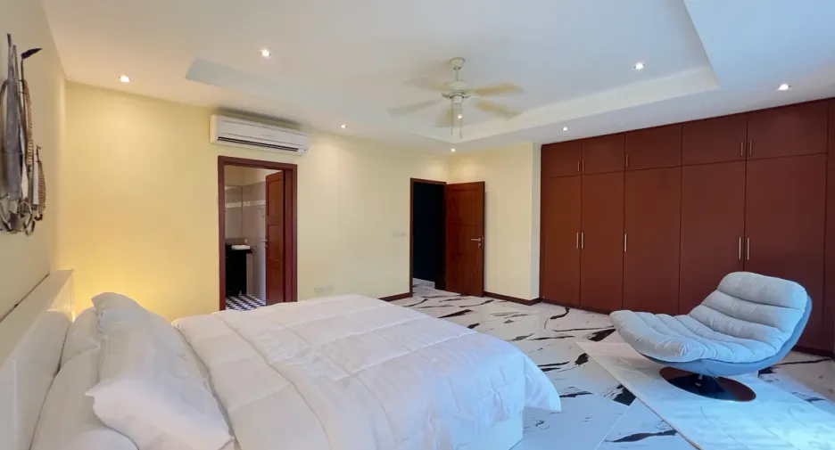 For rent and for sale 4 bedrooms house in Bang Lamung, Chonburi