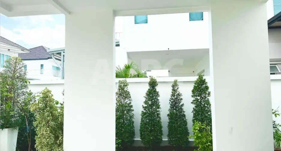 For rent and for sale 3 bedrooms house in Bang Lamung, Chonburi