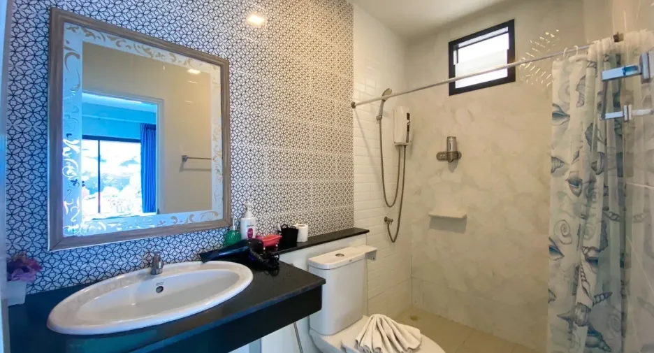 For sale 3 bedrooms villa in Mueang Krabi, Krabi