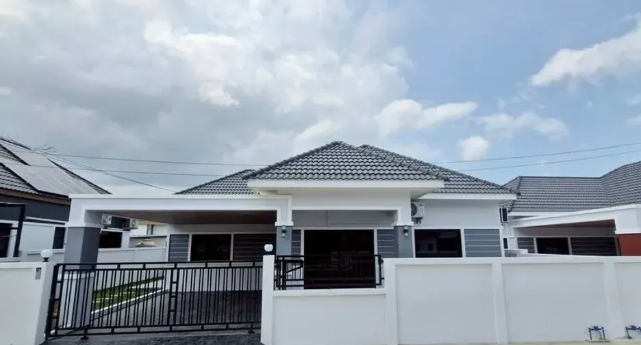 For rent and for sale 3 bedrooms house in Bang Lamung, Chonburi