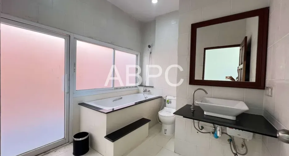 For rent and for sale 2 bedrooms house in Bang Lamung, Chonburi