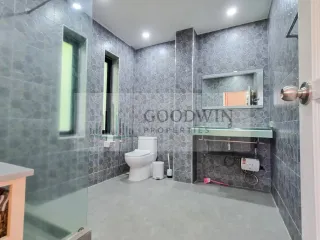 Casa adosada en venta de 2 habitaciones en Bang Lamung, Chonburi