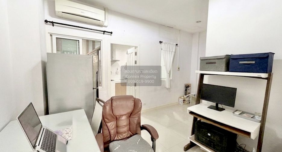 À vendre 3 chambres maison de ville à Phasi Charoen, Bangkok