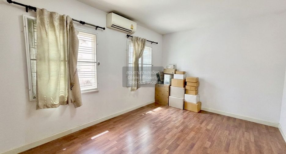À vendre 3 chambres maison de ville à Phasi Charoen, Bangkok
