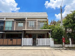 For sale 3 ベッドルーム townhouse in Phasi Charoen, Bangkok
