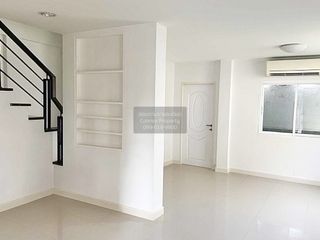 For sale 3 ベッドルーム townhouse in Phasi Charoen, Bangkok