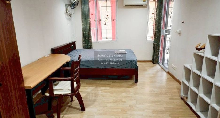 À vendre 4 chambres maison de ville à Pak Kret, Nonthaburi
