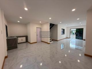For sale 3 ベッドルーム townhouse in Prawet, Bangkok