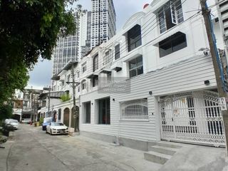 出售 8 卧室 独立屋 在 Huai Khwang, 曼谷
