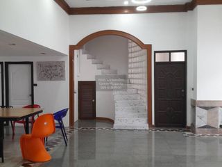 出售 8 卧室 独立屋 在 Huai Khwang, 曼谷