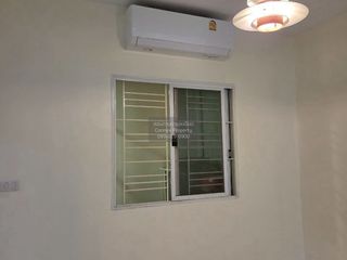 À vendre 3 chambres maison de ville à Sai Mai, Bangkok