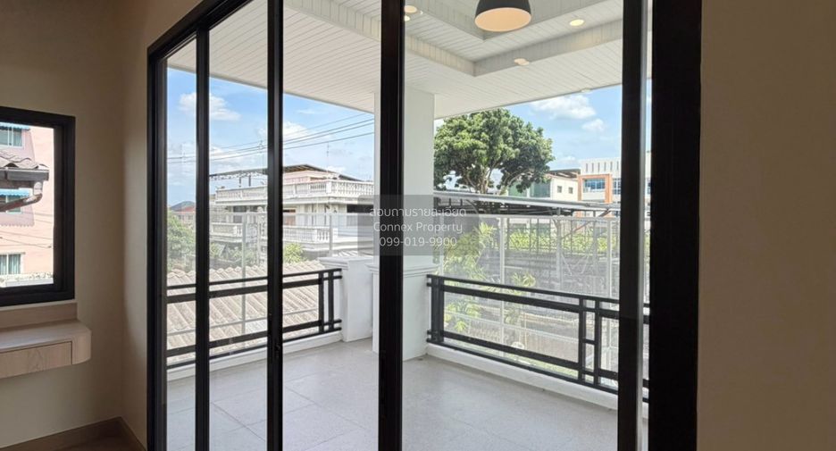 出售 4 卧室 独立屋 在 Lat Phrao, 曼谷