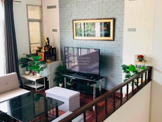Casa adosada en venta de 4 habitaciones en Lat Phrao, Bangkok
