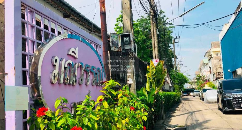 Casa adosada en venta de 4 habitaciones en Lat Phrao, Bangkok
