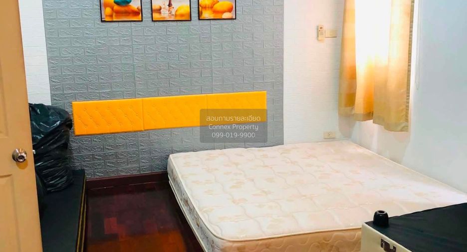 Casa adosada en venta de 4 habitaciones en Lat Phrao, Bangkok