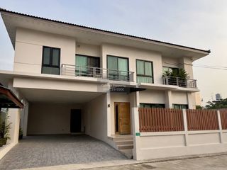 出售 4 卧室 独立屋 在 Bang Phlat, 曼谷