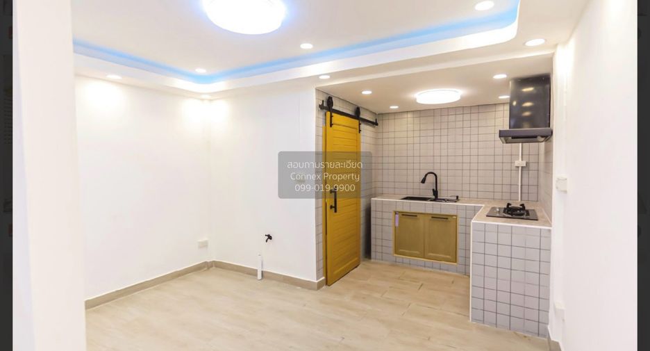 Casa adosada en venta de 2 habitaciones en Lat Phrao, Bangkok