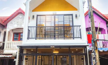 Casa adosada en venta de 2 habitaciones en Lat Phrao, Bangkok