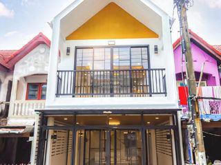 Casa adosada en venta de 2 habitaciones en Lat Phrao, Bangkok