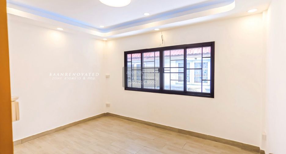 Casa adosada en venta de 2 habitaciones en Lat Phrao, Bangkok