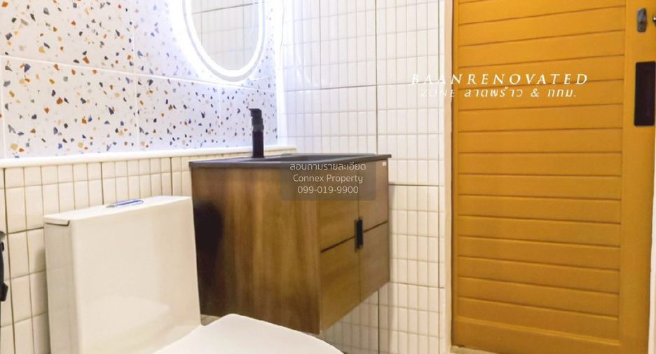 Casa adosada en venta de 2 habitaciones en Lat Phrao, Bangkok