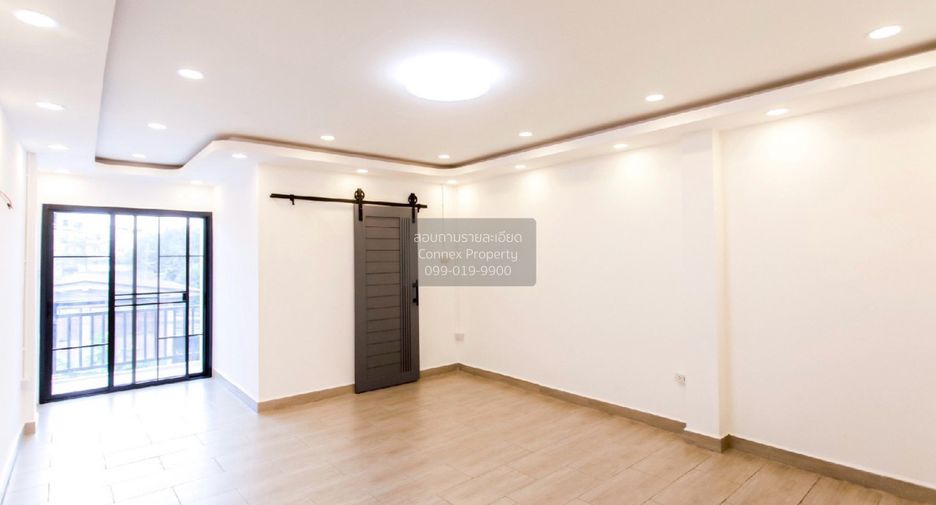Casa adosada en venta de 4 habitaciones en Bang Kapi, Bangkok