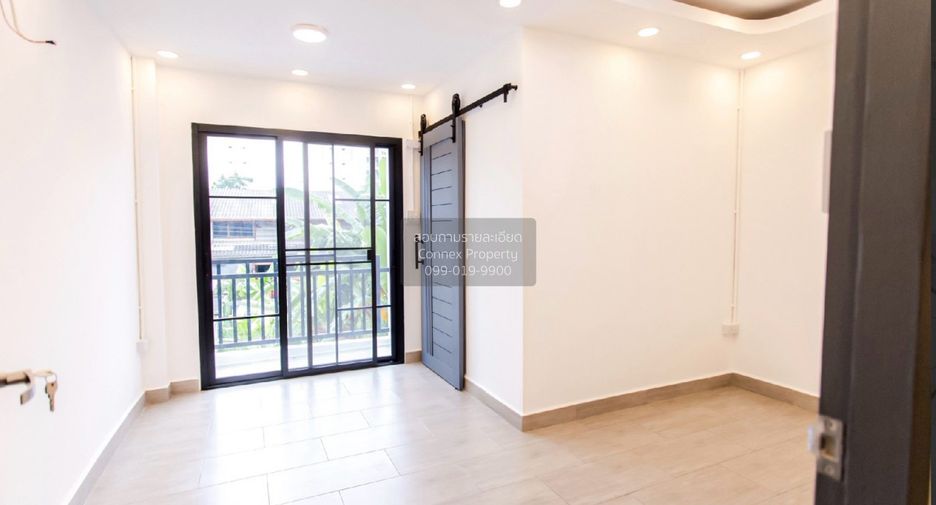 Casa adosada en venta de 4 habitaciones en Bang Kapi, Bangkok
