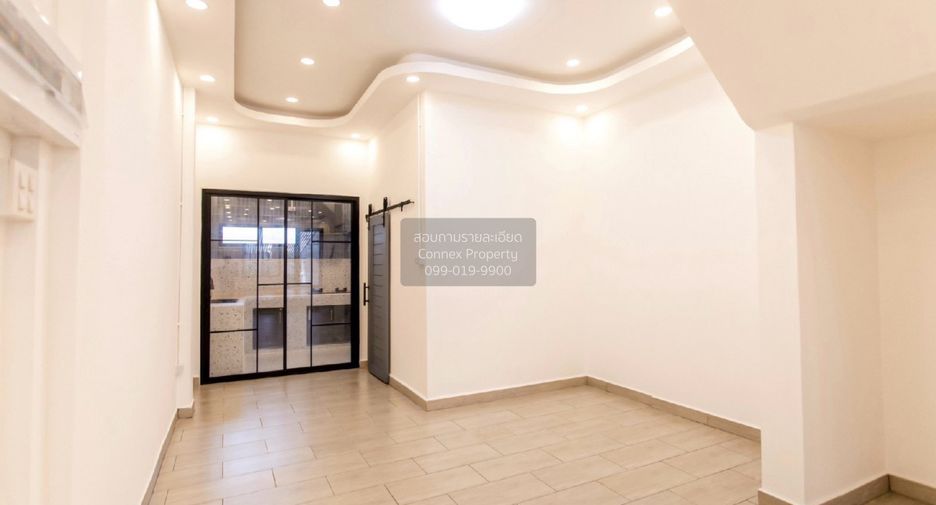 Casa adosada en venta de 4 habitaciones en Bang Kapi, Bangkok