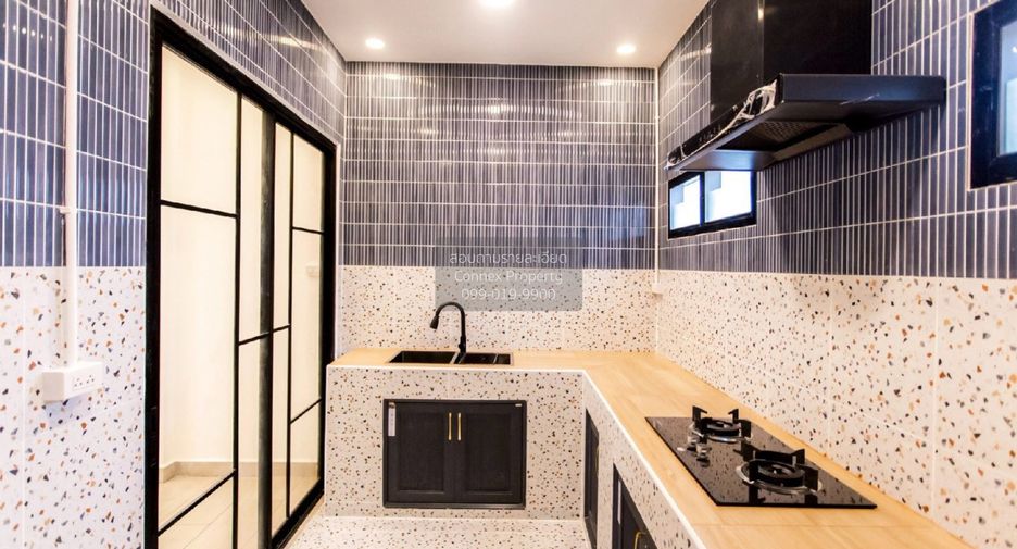 Casa adosada en venta de 4 habitaciones en Bang Kapi, Bangkok